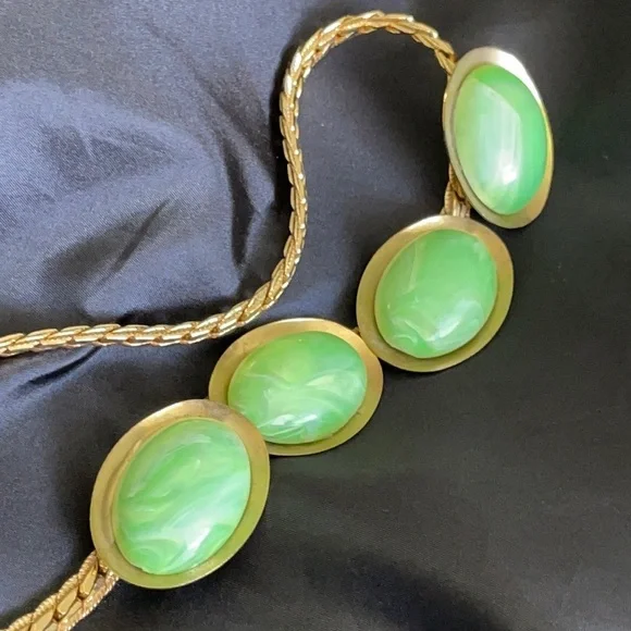 💥2 for $20 Vintage ‘70’s Necklace With Jade-Coloured Gemstones - Picture 8 of 10